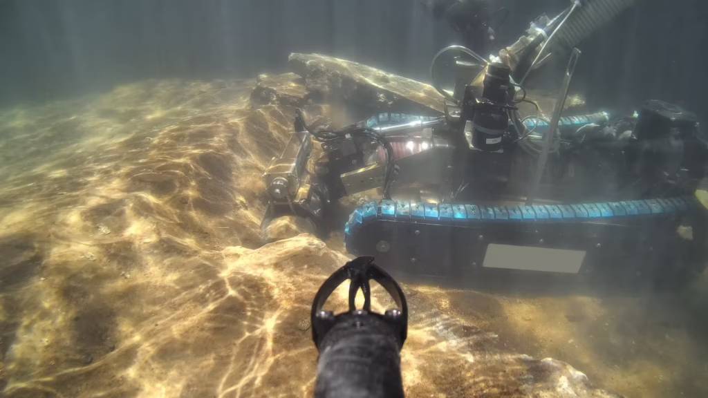 a tank cleaning and inspection robots keeps humans out of tanks